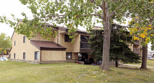 Greenview Apartments in Edmonton, AB - Building Photo - Building Photo