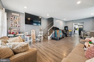 161 Rancocas Rd in Mount Holly, NJ - Building Photo