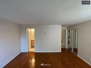 17305 NE 45th St, Unit 132 in Redmond, WA - Building Photo - Building Photo