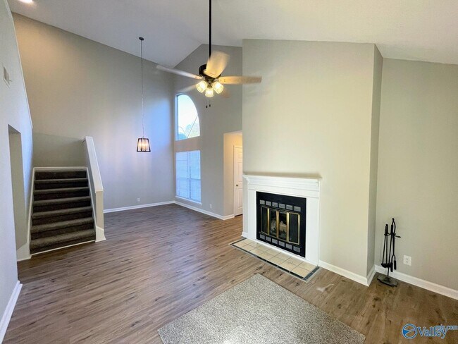 1085 Stones Throw Dr NW in Huntsville, AL - Building Photo - Building Photo
