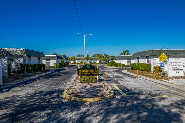 Tyrone Villas in St. Petersburg, FL - Foto de edificio - Building Photo