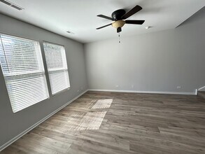 106 Devoe Dr in Oswego, IL - Building Photo - Building Photo