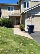 1657 NE Lotus Dr in Bend, OR - Building Photo