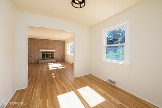 361 Meadowbrook Ave in Eatontown, NJ - Building Photo - Building Photo
