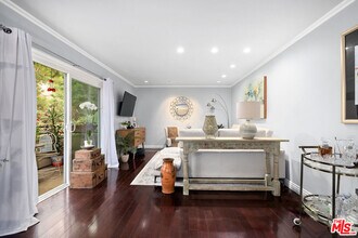 6708 Hillpark Dr-Unit -403 in Los Angeles, CA - Building Photo - Building Photo