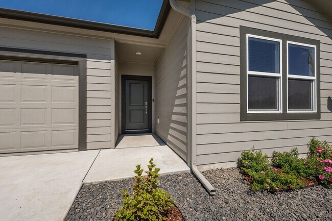 3121 E Brierwood Ave in Mead, WA - Building Photo - Building Photo