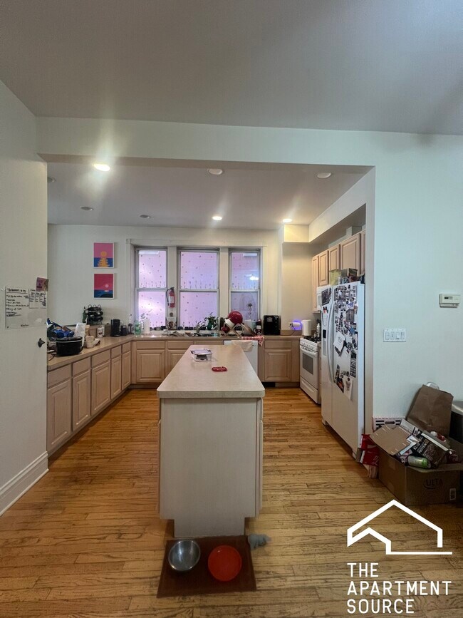 3238 N Sheffield Ave, Unit 1 in Chicago, IL - Building Photo - Building Photo