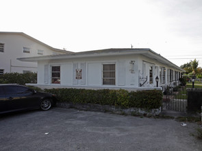 6440 W Flagler St in Miami, FL - Building Photo - Building Photo