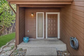 8113 Baywood Dr, Unit A in Austin, TX - Building Photo - Building Photo