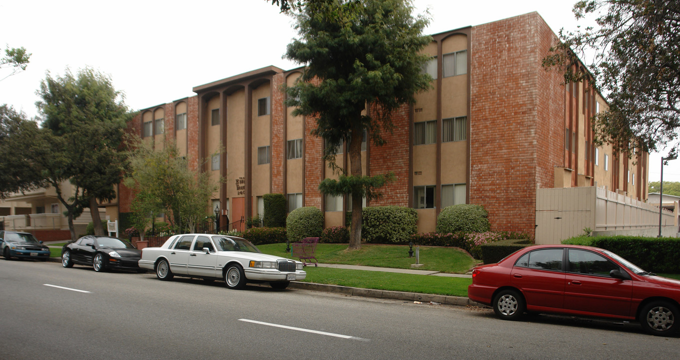 Essex House in Pasadena, CA - Foto de edificio