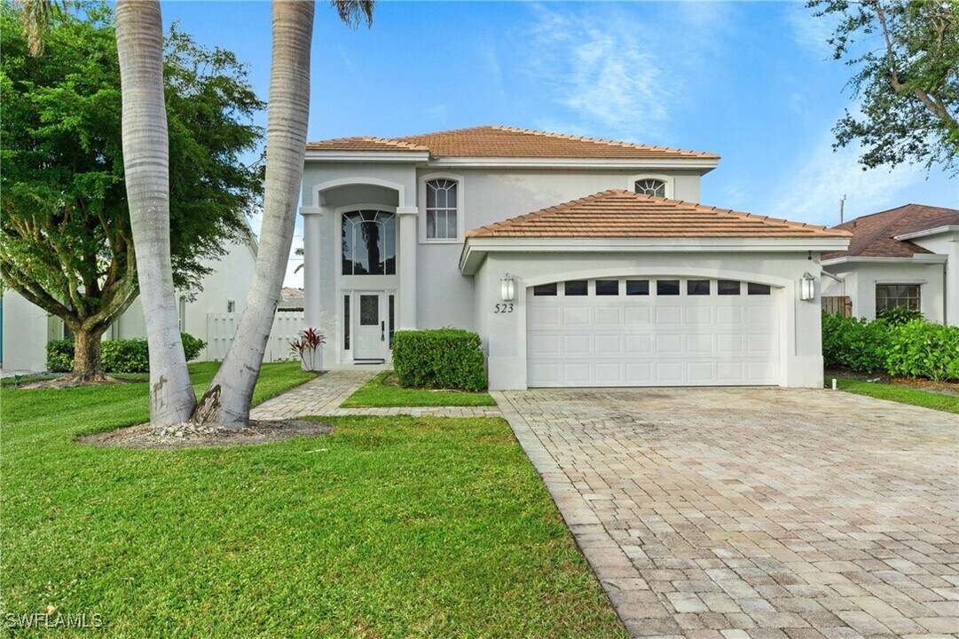 523 103rd Ave N in Naples, FL - Building Photo