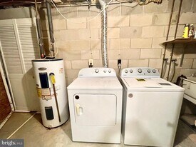 10 Darbytown Ct in Perry Hall, MD - Building Photo