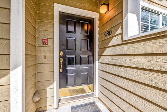 980 Lake Isabella Way in San Jose, CA - Building Photo - Building Photo