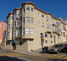 480 Greenwich St Apartments