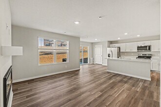 8817 N 167th St in Bennington, NE - Foto de edificio - Building Photo