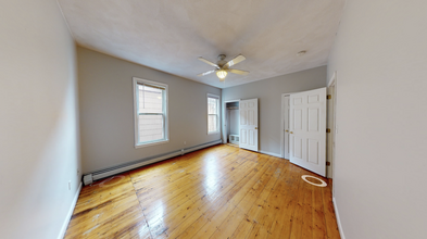 9 Beacon St, Unit 1 in Somerville, MA - Foto de edificio - Building Photo