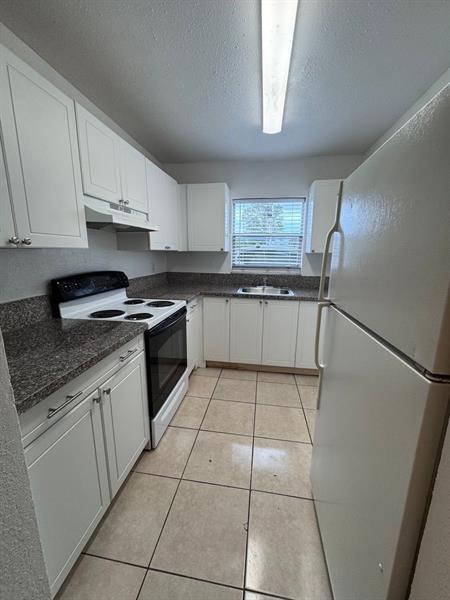 8011 NW 35th Ct in Coral Springs, FL - Building Photo - Building Photo