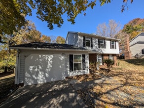 Room in House on Flint Glenn Ln in Charlotte, NC - Building Photo - Building Photo