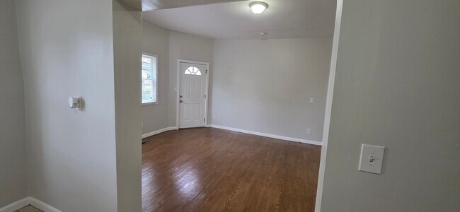 86 Sanford Ave, Unit 1 in Bridgeport, CT - Foto de edificio - Building Photo
