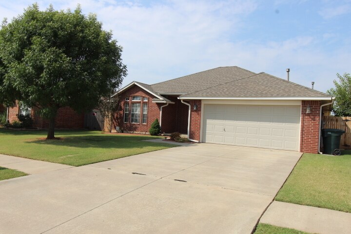 620 Eastview Dr in Yukon, OK - Building Photo