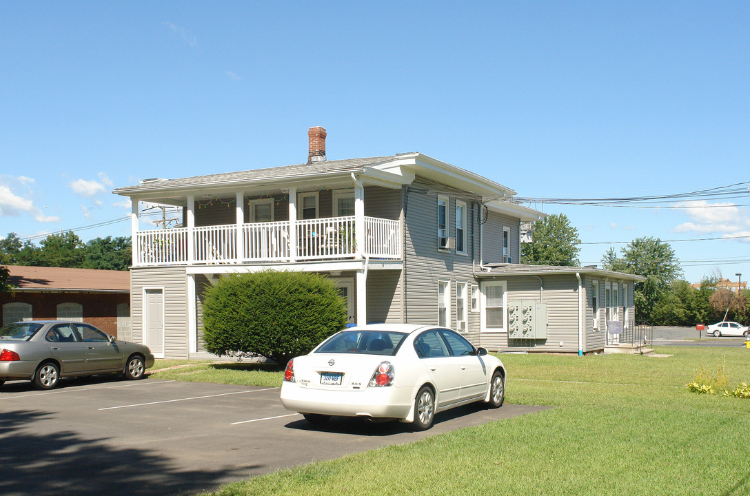 5 Hough St in Plainville, CT - Building Photo