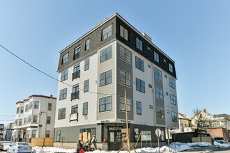 87 Parker St, Unit 302 in Chelsea, MA - Building Photo - Building Photo
