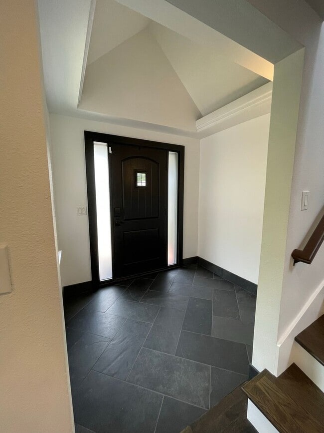3255 W Viewmont Wy W in Seattle, WA - Building Photo - Building Photo