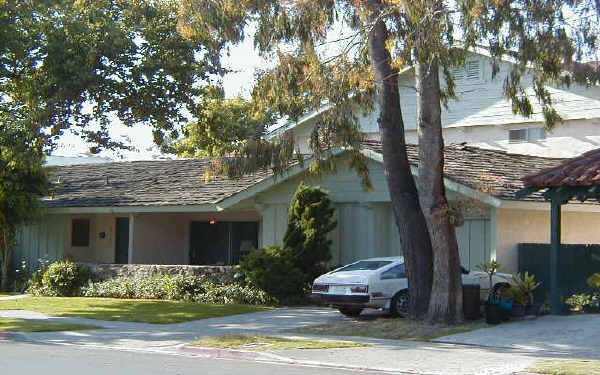 8162 San Angelo Dr in Huntington Beach, CA - Building Photo