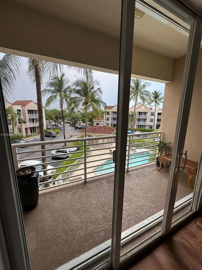 2711 Ocean Club Blvd in Hollywood, FL - Building Photo - Building Photo