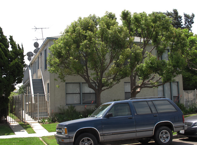 4504-4506 Banner Dr in Long Beach, CA - Foto de edificio - Building Photo