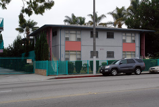 821 Centinela Ave in Inglewood, CA - Foto de edificio - Building Photo