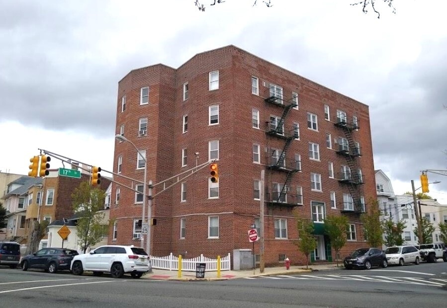 1700 John F. Kennedy Blvd, Unit 25 in Union City, NJ - Foto de edificio