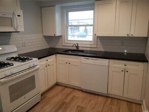 61 Roosevelt Blvd-Unit -lower in Long Beach, NY - Building Photo - Building Photo