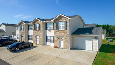 The Ridge Apartments & Townhomes in Charleston, WV - Foto de edificio - Building Photo