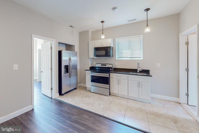 2206 N Charles St in Baltimore, MD - Building Photo - Building Photo