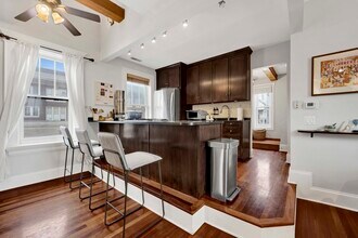 1028 W Wolfram St in Chicago, IL - Building Photo - Building Photo