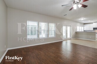 2060 Heritage Oaks Ct in Orange Park, FL - Foto de edificio - Building Photo