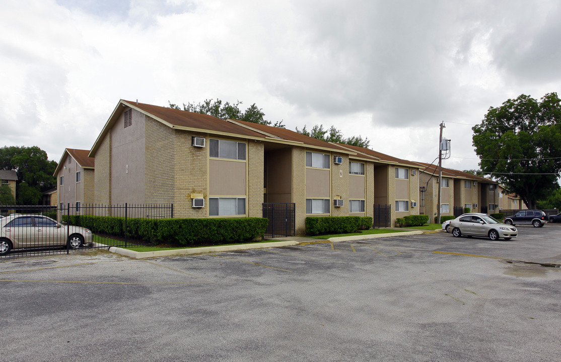 Forest Ridge II in San Antonio, TX - Building Photo