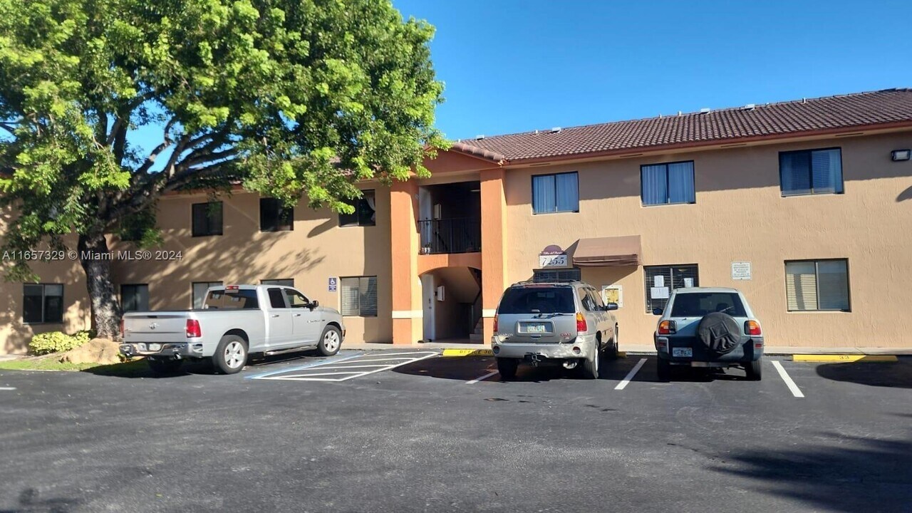 7255 W 24th Ave in Hialeah, FL - Building Photo