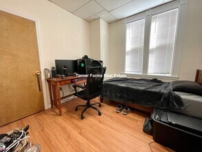 1558 Tremont St, Unit 1 in Boston, MA - Foto de edificio - Building Photo