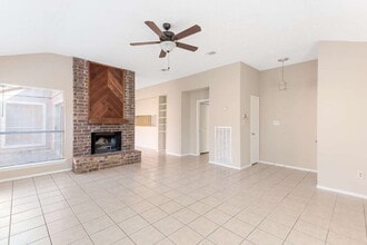 8915 Beau Monde Dr in Houston, TX - Building Photo - Building Photo