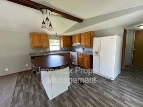 6372 E Myles Ln in Sulphur, LA - Building Photo - Building Photo