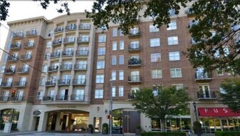 2277 Peachtree Rd in Atlanta, GA - Building Photo