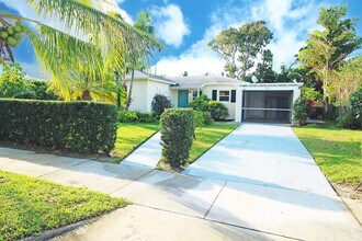 221 Princeton Dr in Lake Worth Beach, FL - Building Photo - Building Photo