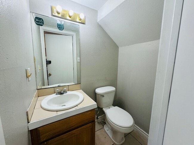 2005 Cross St in Laredo, TX - Foto de edificio - Building Photo