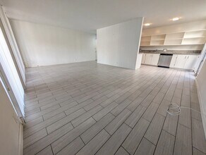 4150 Hillcrest Dr, Unit 3 in Los Angeles, CA - Building Photo - Building Photo