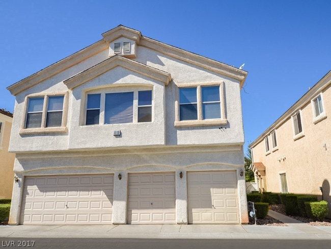 5989 Trickling Descent St in Henderson, NV - Building Photo - Building Photo