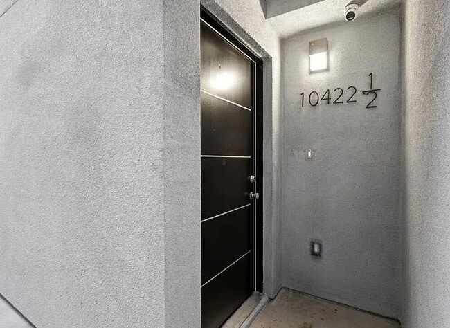 10422 1/2-10422 1/2 Graham Ave