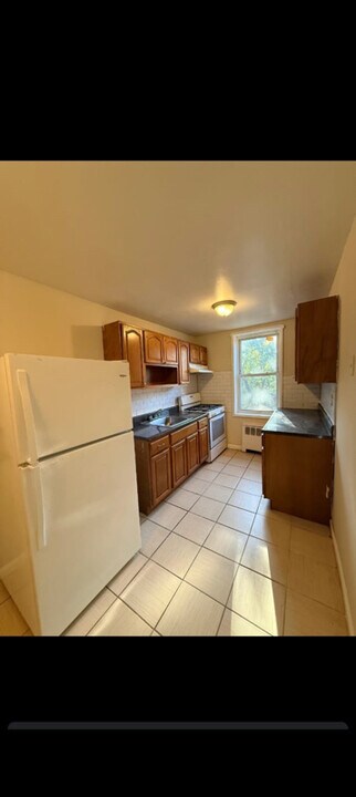 103 Chancellor Ave in Newark, NJ - Building Photo