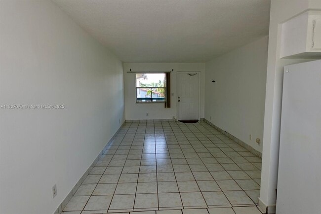 250 NE 40th St in Oakland Park, FL - Building Photo - Building Photo